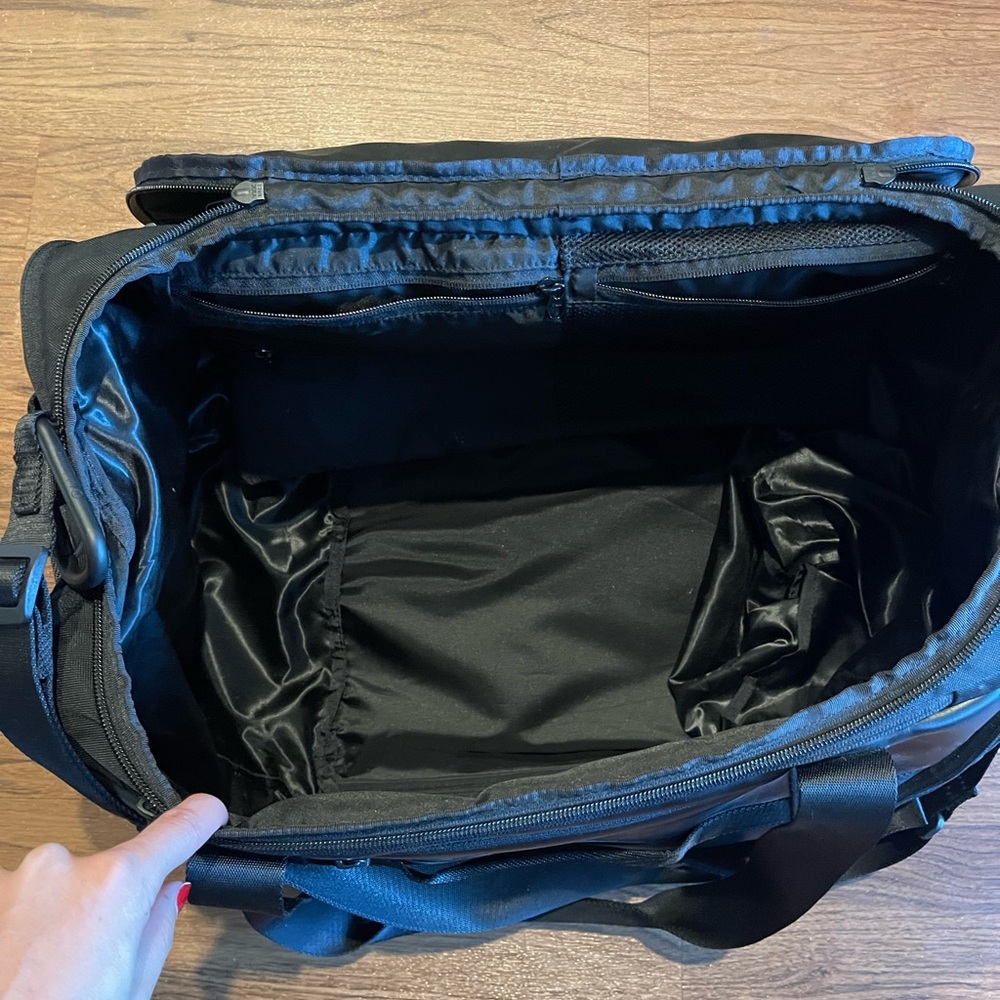 Lululemon more miles duffle bag 40L